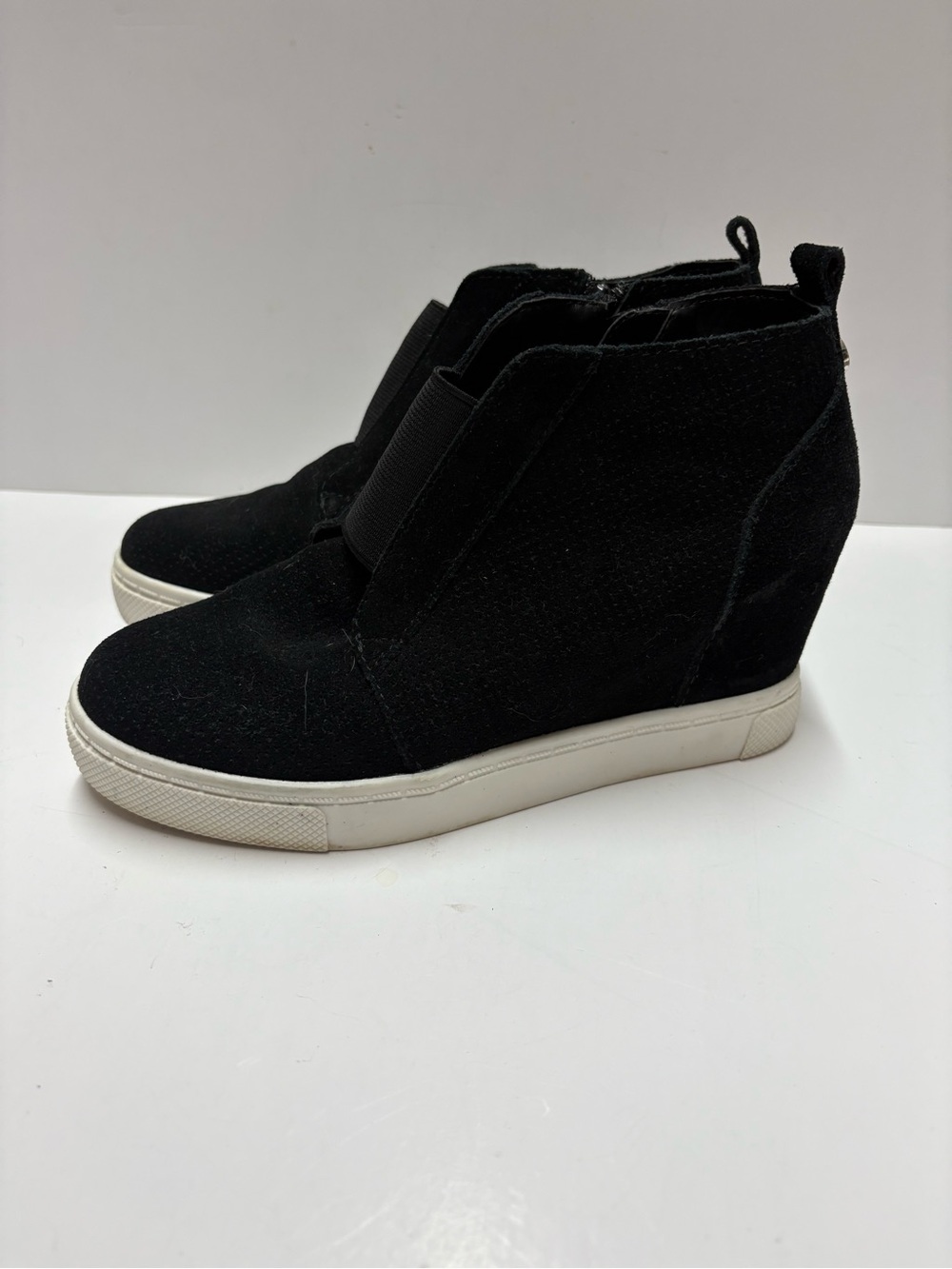 Steve Madden Flavy Black Suede Hidden Wedge Sneaker Booties Sz 6